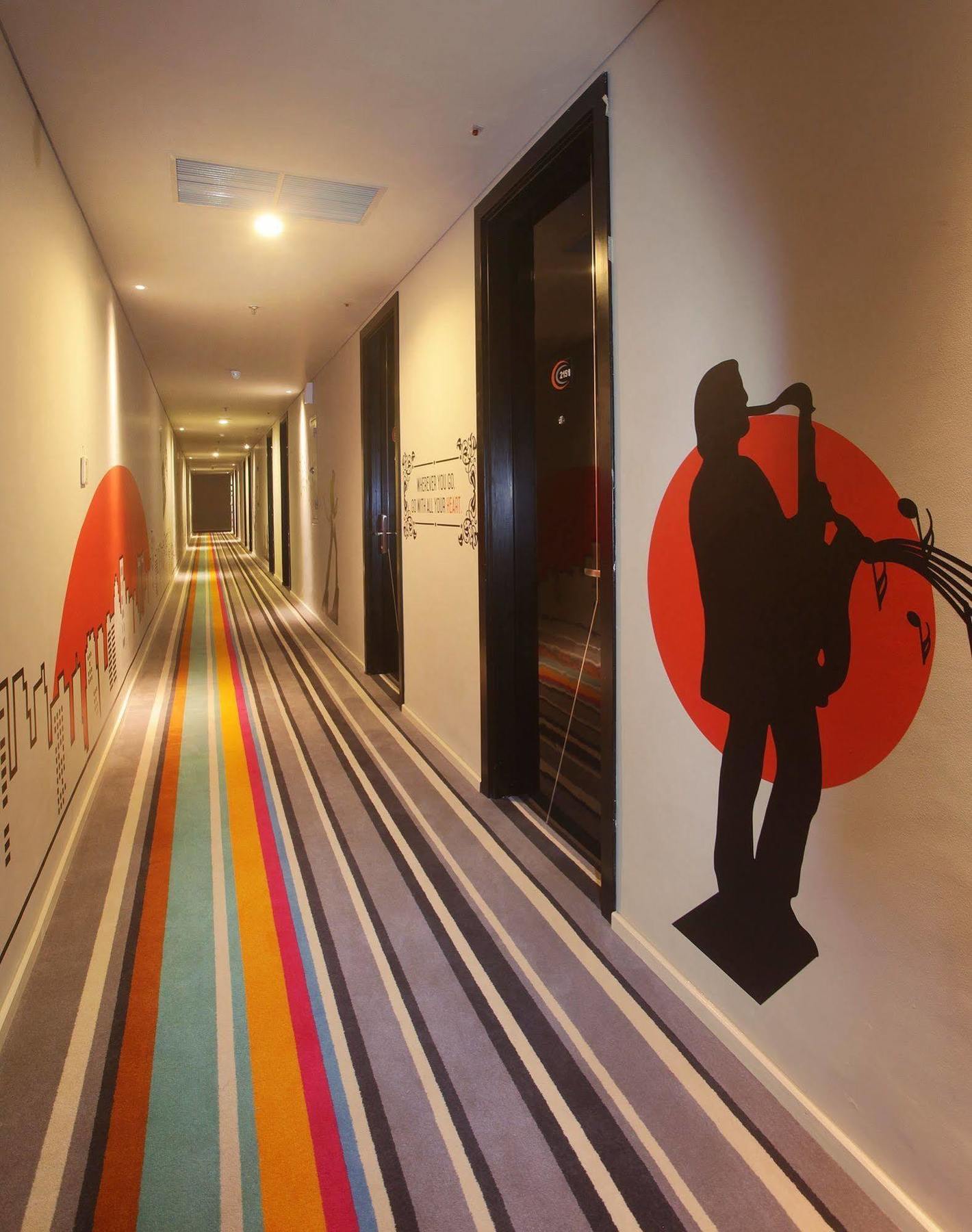 Cabin Hotel Jakarta Extérieur photo